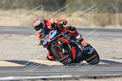 media/Dec-01-2025-Moto Forza (Mon) [[2daa91e15f]]/1-Advanced Group/Session 3 (Turn 3)/